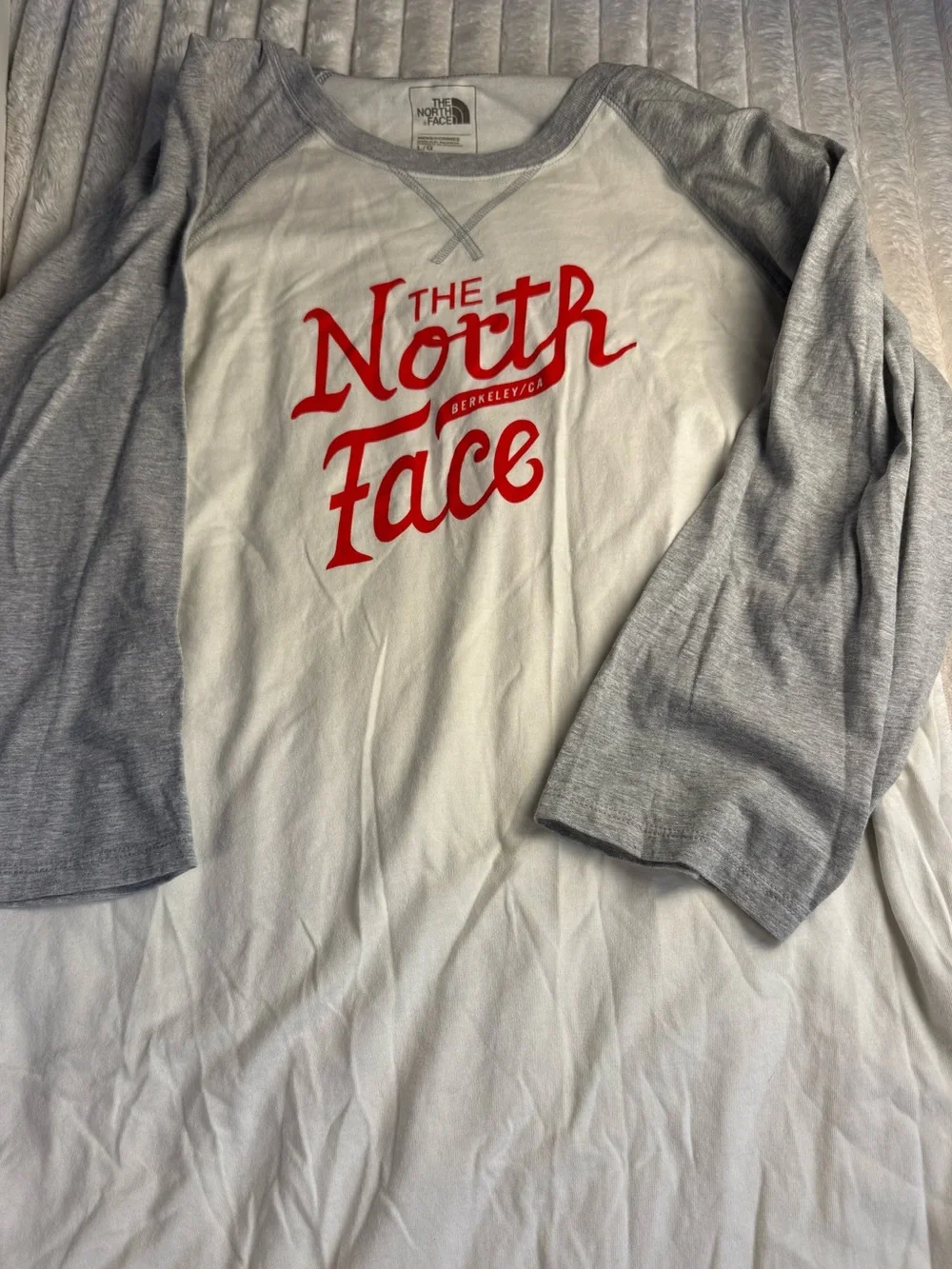 The North Face Berkeley CA Script Logo Raglan Baseball Tee Mens Large Cream Gray